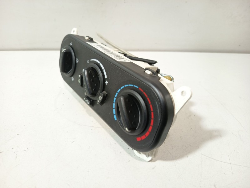 Recambio de mando calefaccion / aire acondicionado para dodge caliber 2.0 crd referencia OEM IAM 0821S0613  