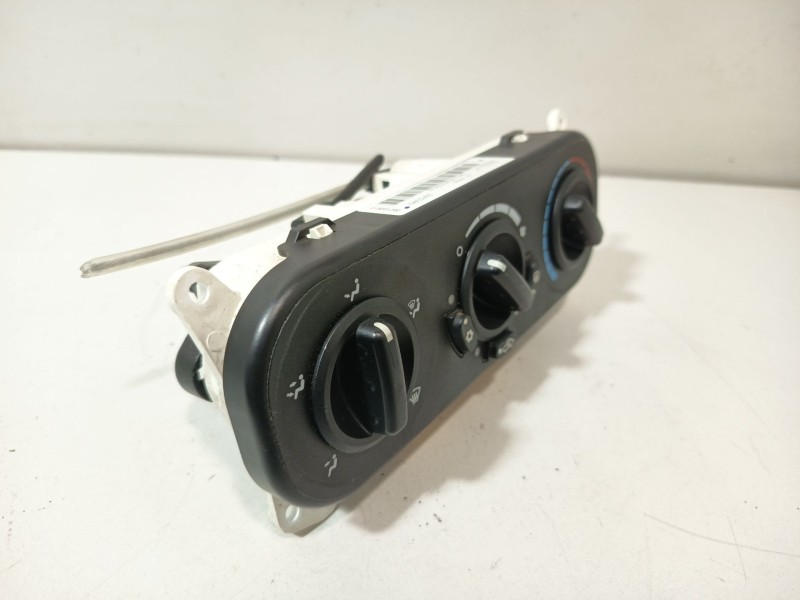 Recambio de mando calefaccion / aire acondicionado para dodge caliber 2.0 crd referencia OEM IAM 0821S0613  