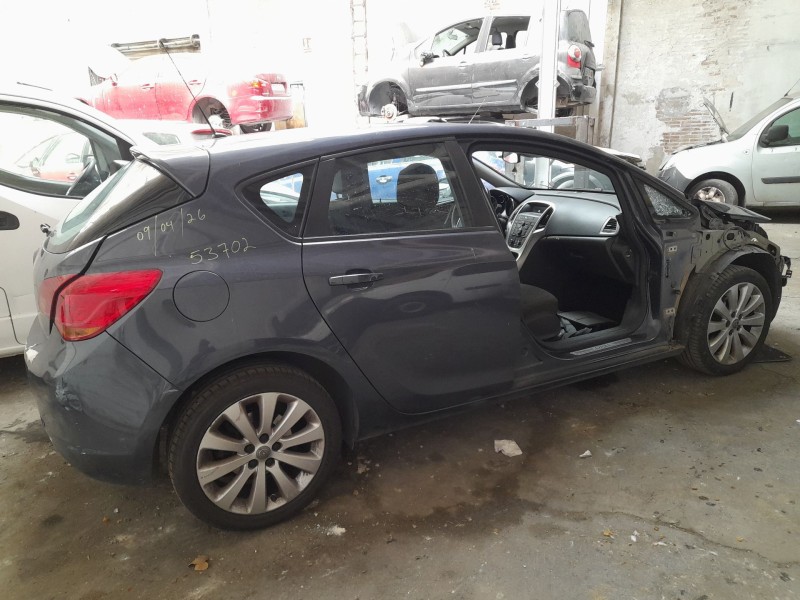 opel astra j (p10) del año 2010
