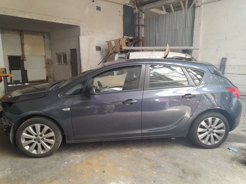 opel astra j (p10) del año 2010