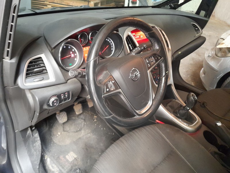 opel astra j (p10) del año 2010