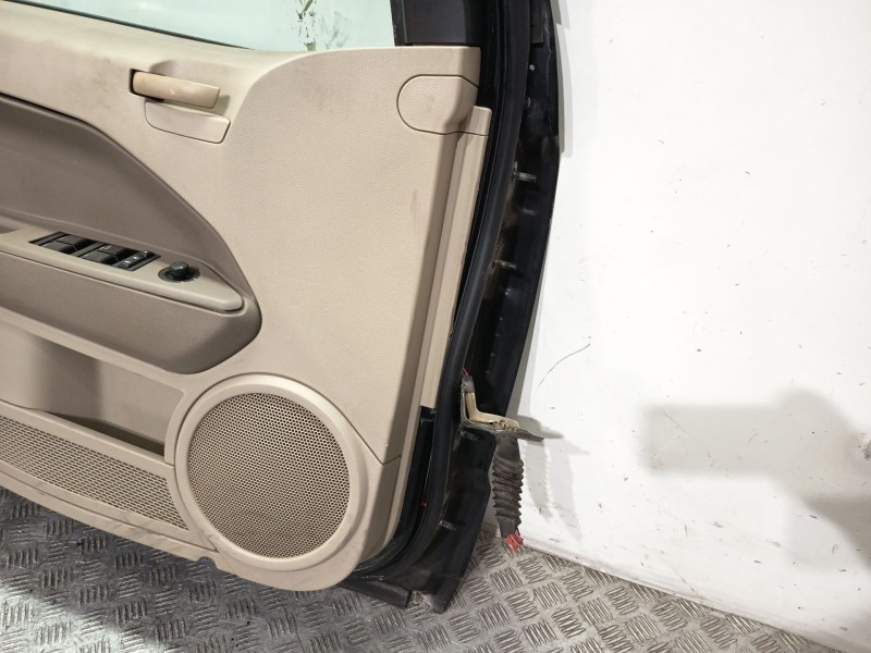 Recambio de puerta delantera izquierda para dodge caliber 2.0 crd referencia OEM IAM 05074155AI  