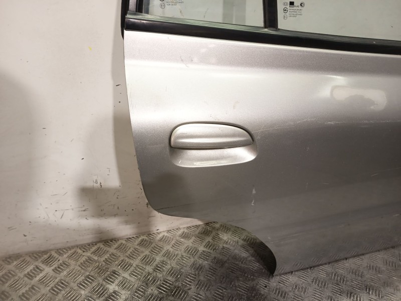 Recambio de puerta trasera derecha para kia rio i hatchback (dc) 1.5 16v referencia OEM IAM 77004FD300  