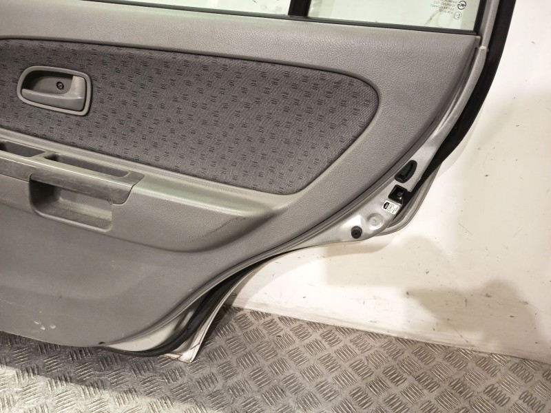 Recambio de puerta trasera derecha para kia rio i hatchback (dc) 1.5 16v referencia OEM IAM 77004FD300  