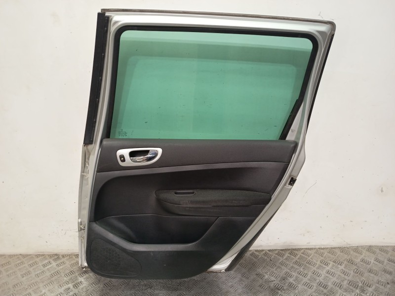 Recambio de puerta trasera derecha para toyota avensis station wagon (_t25_) 2.0 (azt250_) referencia OEM IAM 6700305130  