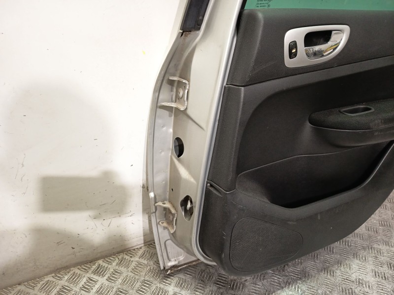 Recambio de puerta trasera derecha para toyota avensis station wagon (_t25_) 2.0 (azt250_) referencia OEM IAM 6700305130  