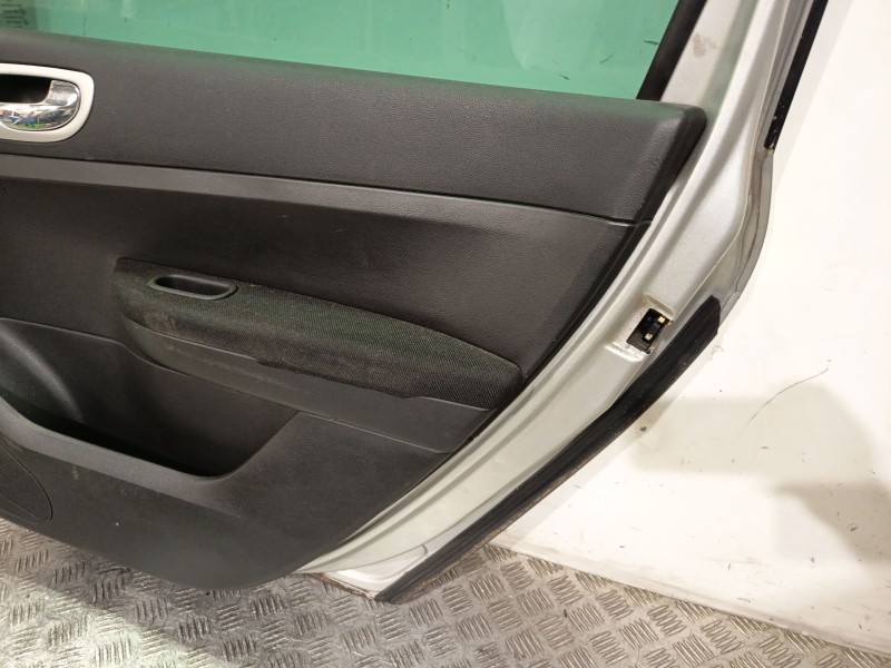 Recambio de puerta trasera derecha para toyota avensis station wagon (_t25_) 2.0 (azt250_) referencia OEM IAM 6700305130  
