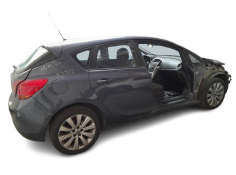 opel astra j (p10) del año 2010