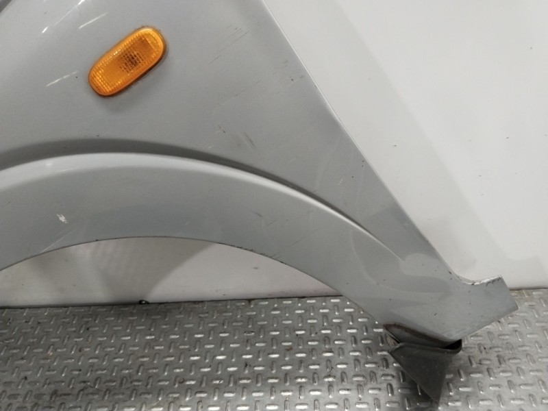 Recambio de aleta delantera izquierda para ssangyong rodius i 2.7 xdi 4wd referencia OEM IAM 5181121000  