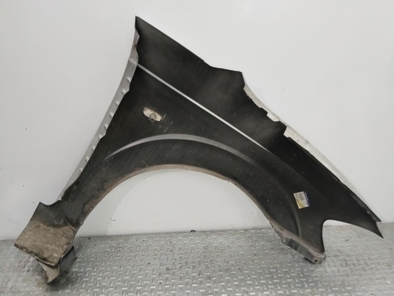 Recambio de aleta delantera izquierda para ssangyong rodius i 2.7 xdi 4wd referencia OEM IAM 5181121000  