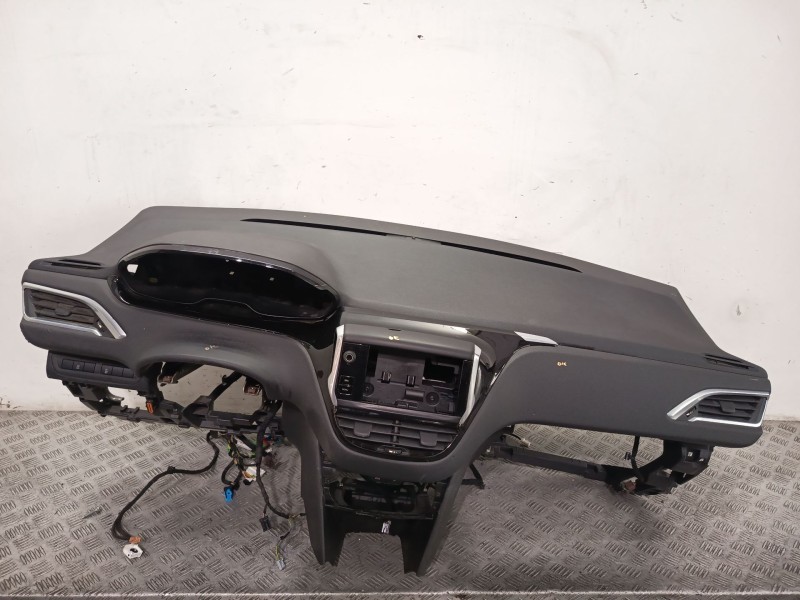 Recambio de salpicadero para peugeot 208 i (ca_, cc_) 1.2 vti 82 referencia OEM IAM 16077378ZD  