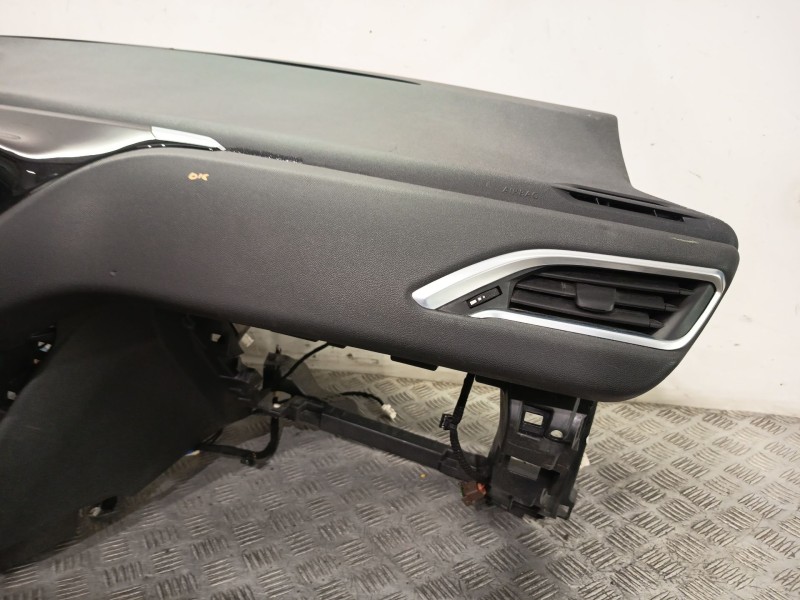Recambio de salpicadero para peugeot 208 i (ca_, cc_) 1.2 vti 82 referencia OEM IAM 16077378ZD  