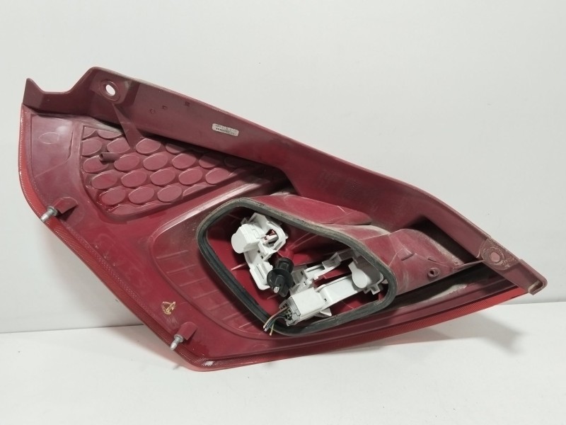 Recambio de piloto trasero derecho para ford fiesta vi van 1.4 tdci referencia OEM IAM 1709552  