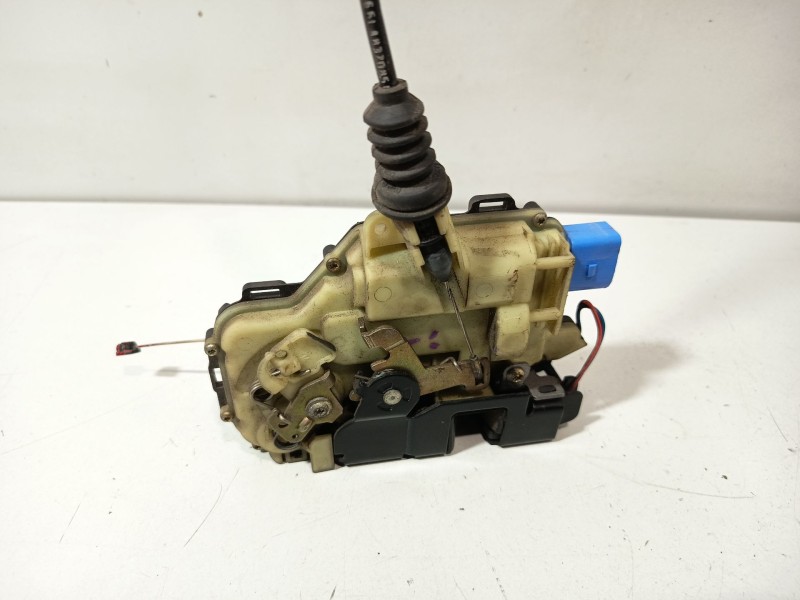 Recambio de cerradura puerta delantera izquierda para seat ibiza iii (6l1) 1.4 16v referencia OEM IAM 7E1837015A  