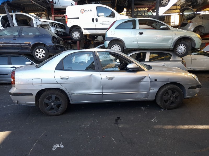 daewoo nubira sedán (j100) del año 2001