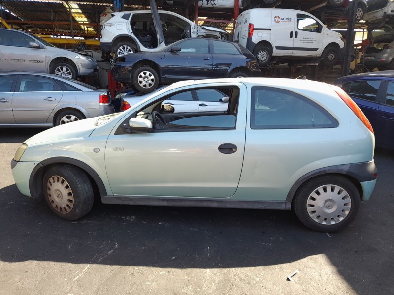 opel corsa c (x01) del año 2001