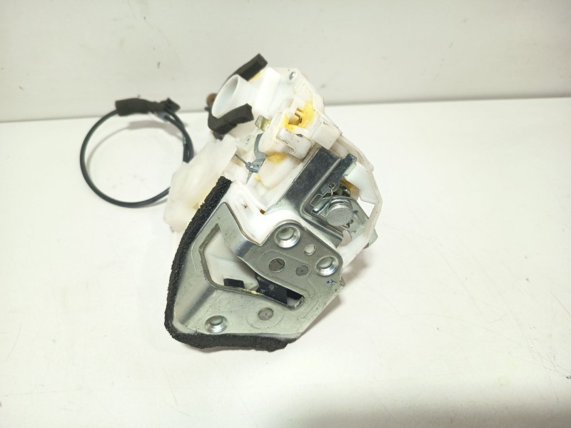 Recambio de cerradura puerta trasera izquierda para suzuki swift azg (nz) gl+ referencia OEM IAM 8230262J22  