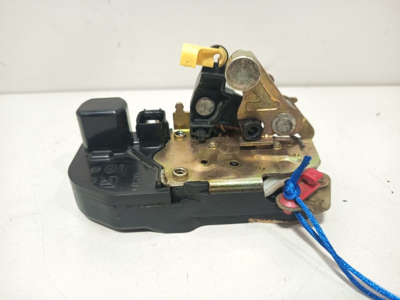 Recambio de cerradura puerta delantera derecha para chrysler voyager (rg) crd grand voyager limited referencia OEM IAM 05109866A
