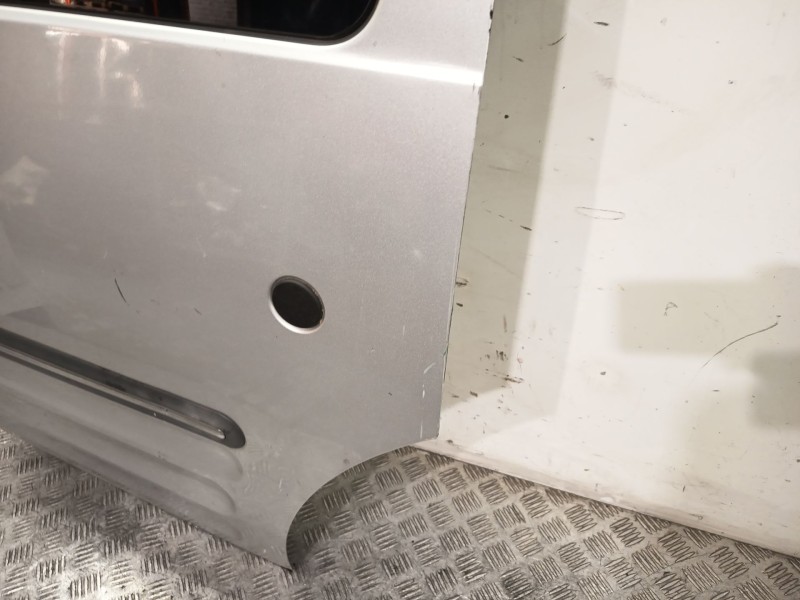 Recambio de puerta delantera izquierda para ford tourneo connect 1.8 tdci referencia OEM IAM 5166022  