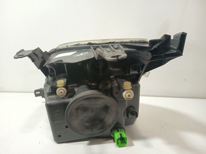 Recambio de faro derecho para ford fusion (ju_) 1.4 referencia OEM IAM 1526782  
