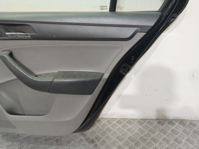 Recambio de puerta trasera derecha para seat toledo iv (kg3) 1.6 tdi referencia OEM IAM 5JA833056B  