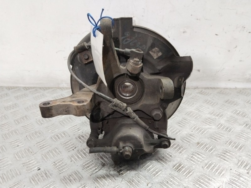 Recambio de mangueta delantera derecha para hyundai elantra iii sedán (xd) 1.6 referencia OEM IAM 517162D110  
