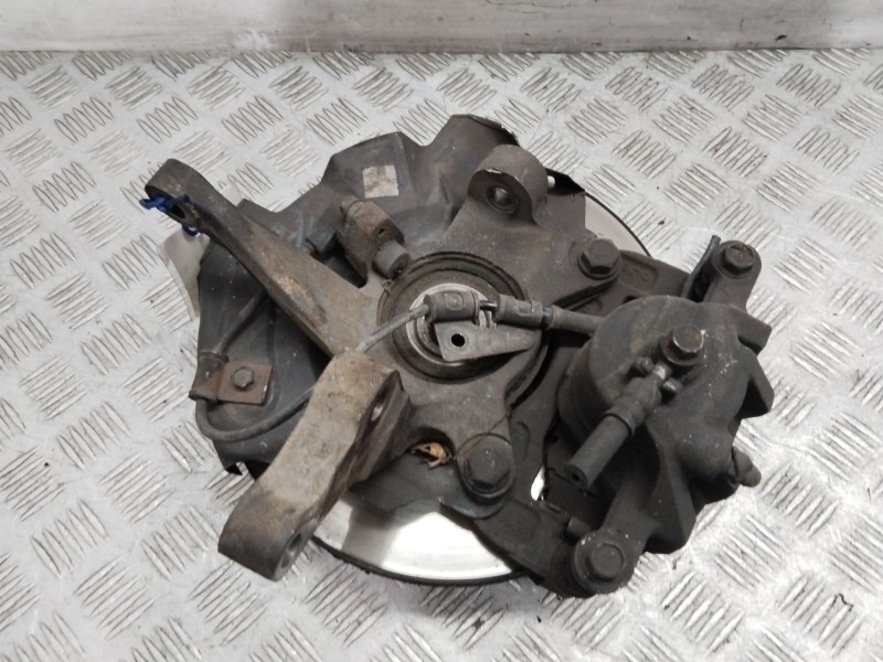 Recambio de mangueta delantera derecha para hyundai elantra iii sedán (xd) 1.6 referencia OEM IAM 517162D110  