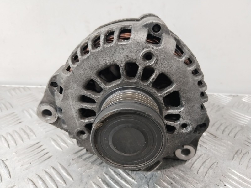 Recambio de alternador para ssangyong rodius i 2.7 xdi 4wd referencia OEM IAM A6651540202 6641540102 