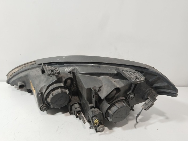 Recambio de faro derecho para ssangyong kyron 2.0 xdi referencia OEM IAM 8310209101  
