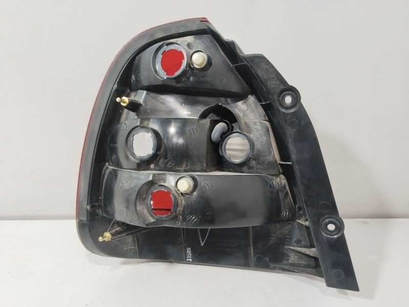 Recambio de piloto trasero derecho para daewoo nubira sedán (j100) 1.6 16v referencia OEM IAM 311001420  