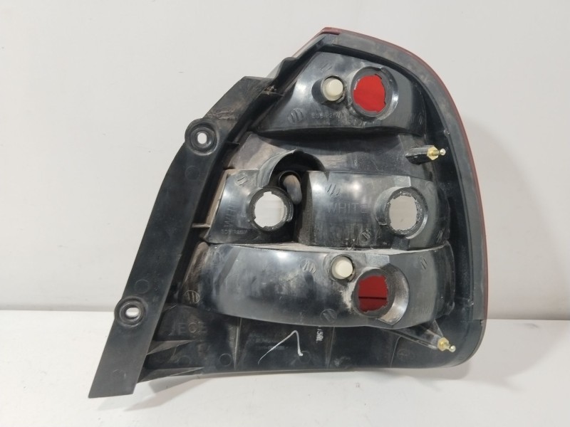 Recambio de piloto trasero izquierdo para daewoo nubira sedán (j100) 1.6 16v referencia OEM IAM 311001419  