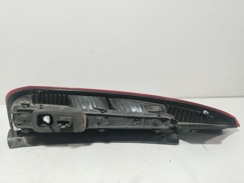 Recambio de piloto trasero derecho para ford fusion (ju_) 1.4 referencia OEM IAM 1324515  