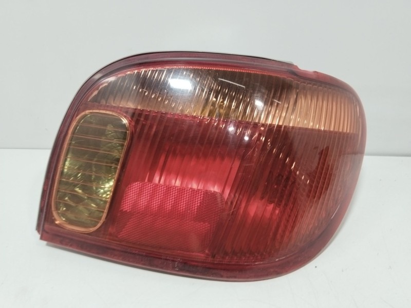 Recambio de piloto trasero derecho para toyota yaris (_p1_) 1.0 (scp10_) referencia OEM IAM 815500D010  