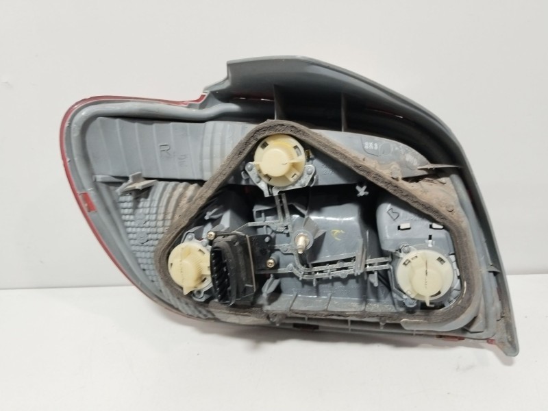 Recambio de piloto trasero derecho para toyota yaris (_p1_) 1.0 (scp10_) referencia OEM IAM 815500D010  