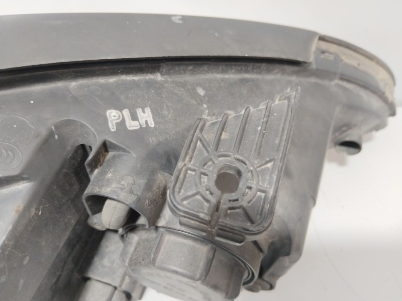 Recambio de faro izquierdo para ssangyong kyron 2.0 xdi referencia OEM IAM 8310309102  