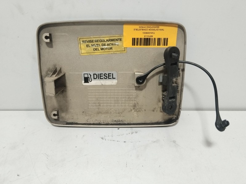 Recambio de tapa exterior combustible para ssangyong kyron 2.0 xdi referencia OEM IAM 7161009001  