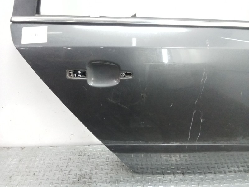 Recambio de puerta trasera derecha para opel astra h caravan cosmo referencia OEM IAM 843535 GRIS 