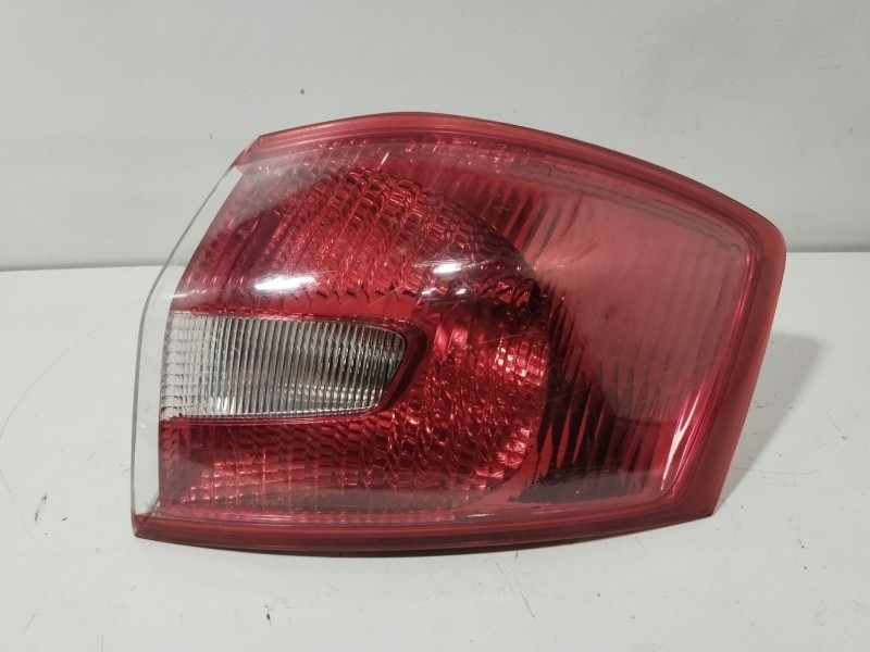 Recambio de piloto trasero derecho para ford kuga i 2.0 tdci referencia OEM IAM 8V4113404AF  