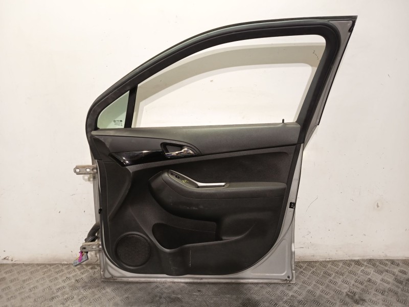 Recambio de puerta delantera derecha para chevrolet orlando (j309) 2.0 d referencia OEM IAM 95242605  
