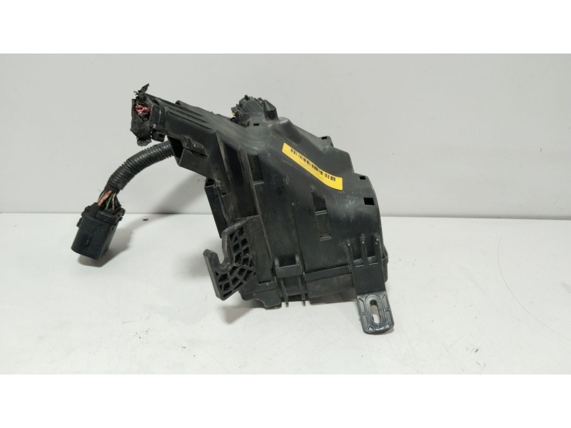 Recambio de caja reles / fusibles para ford fiesta vi van 1.4 tdci referencia OEM IAM 8V5114B144BA  