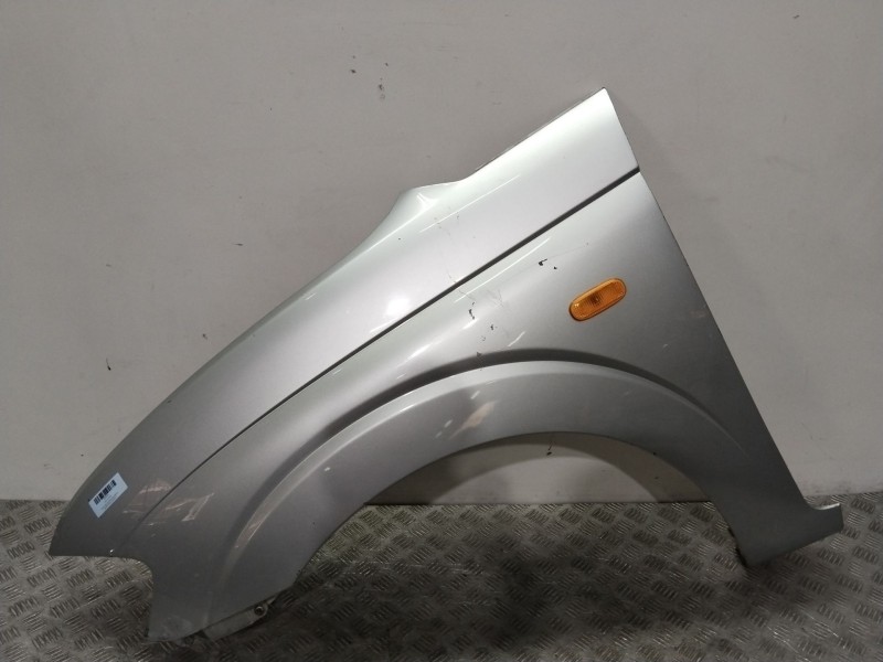 Recambio de aleta delantera izquierda para ssangyong rodius i 2.7 xdi referencia OEM IAM 5181121000  