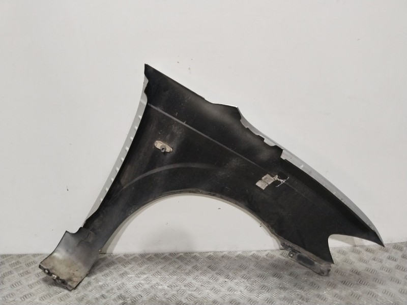 Recambio de aleta delantera izquierda para ssangyong rodius i 2.7 xdi referencia OEM IAM 5181121000  