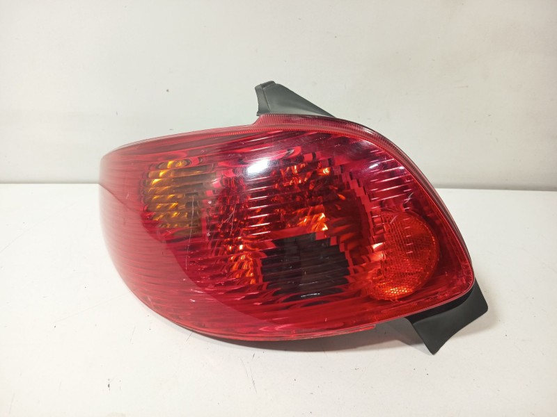Recambio de piloto trasero izquierdo para peugeot 206 hatchback (2a/c) 1.4 16v referencia OEM IAM 6350S0  