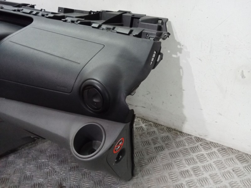Recambio de salpicadero para nissan nv200 furgoneta e-nv (me0n) referencia OEM IAM 681004FA2A  