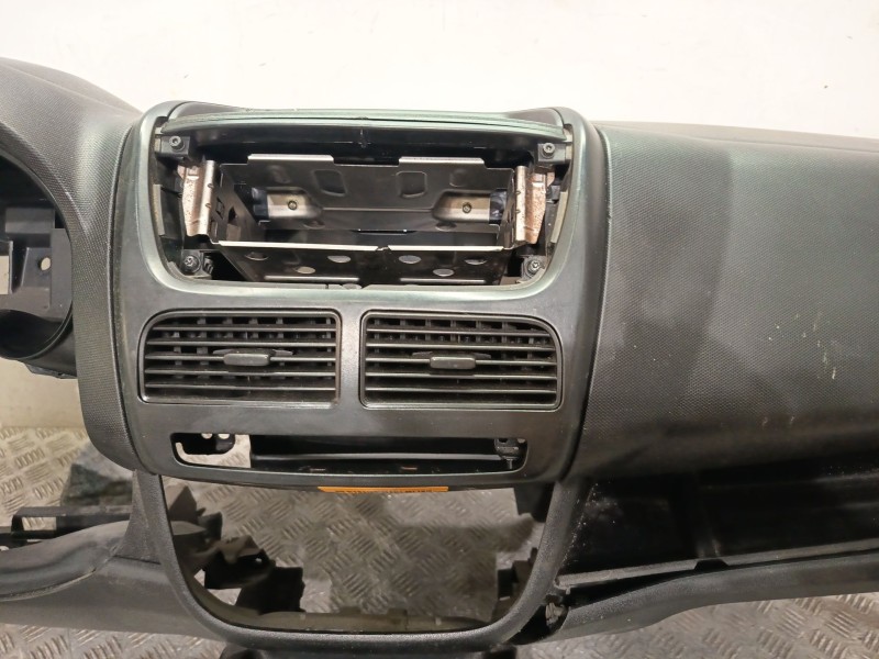 Recambio de salpicadero para opel combo furgoneta/monovolumen (x12) 1.3 cdti (b05) referencia OEM IAM 95513325  