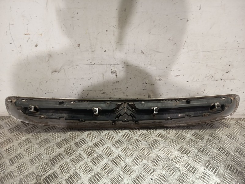 Recambio de rejilla capot para citroën xsara picasso básico referencia OEM IAM 9632099177  