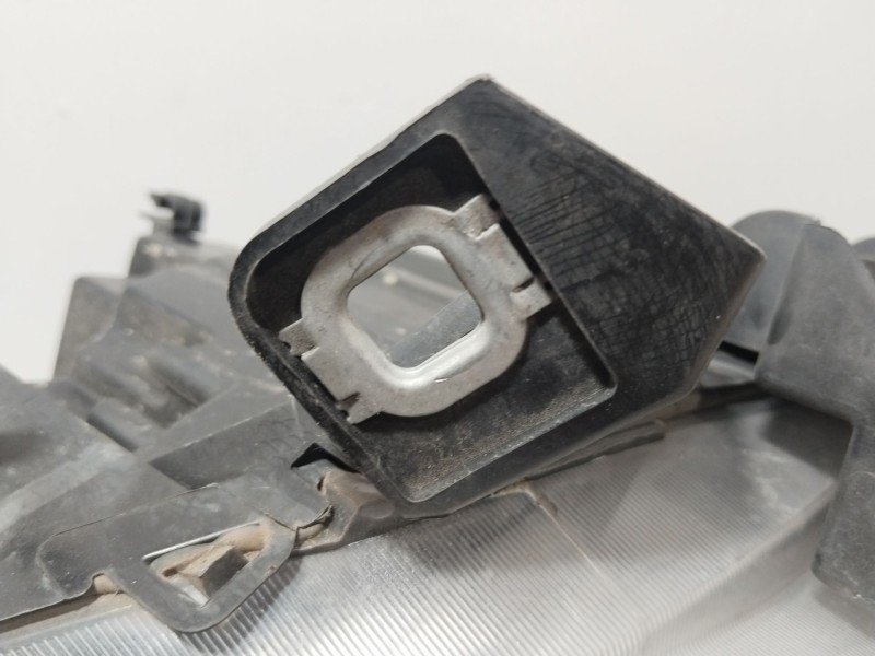 Recambio de faro izquierdo para opel combo furgoneta/monovolumen (x12) 1.3 cdti (b05) referencia OEM IAM 95526869  