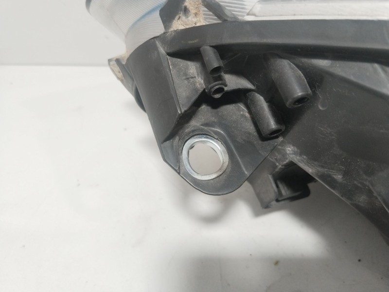 Recambio de faro derecho para fiat bravo ii (198_) 1.9 d multijet (198axb1a) referencia OEM IAM 086611153R  