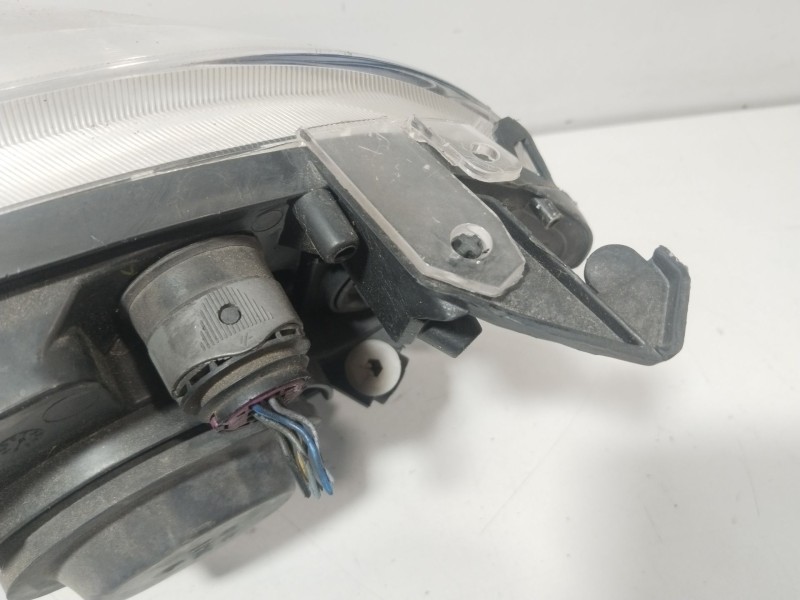 Recambio de faro derecho para fiat bravo ii (198_) 1.9 d multijet (198axb1a) referencia OEM IAM 086611153R  