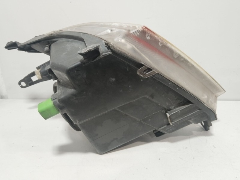 Recambio de faro derecho para ford fusion (ju_) 1.4 referencia OEM IAM 1526782  